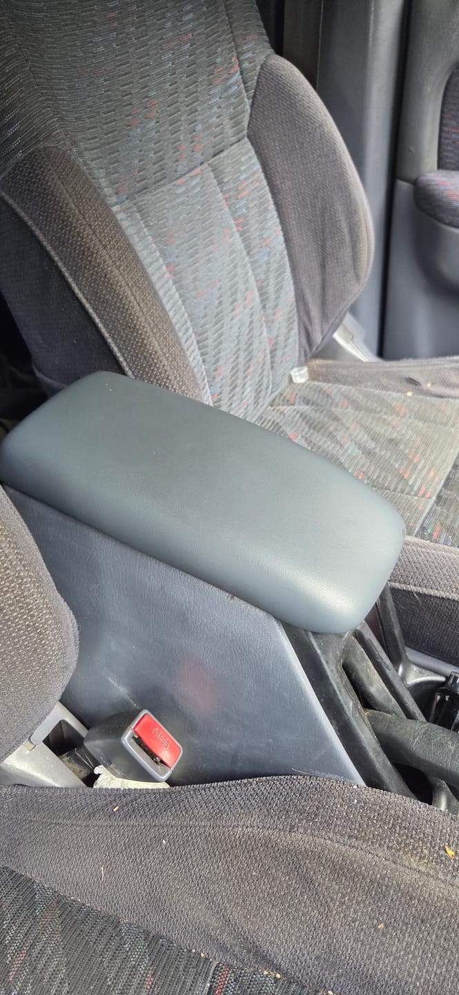 Customer photo review of Centre Console Armrest Lid l 3rd Gen 96 - 02