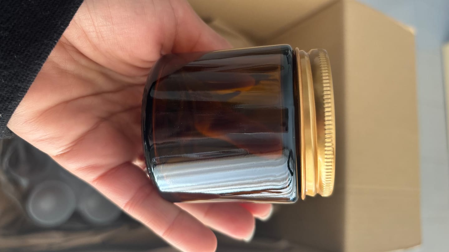 Customer photo review of Tarro ámbar con tapa de 100 ml (Tapa negra o dorada)