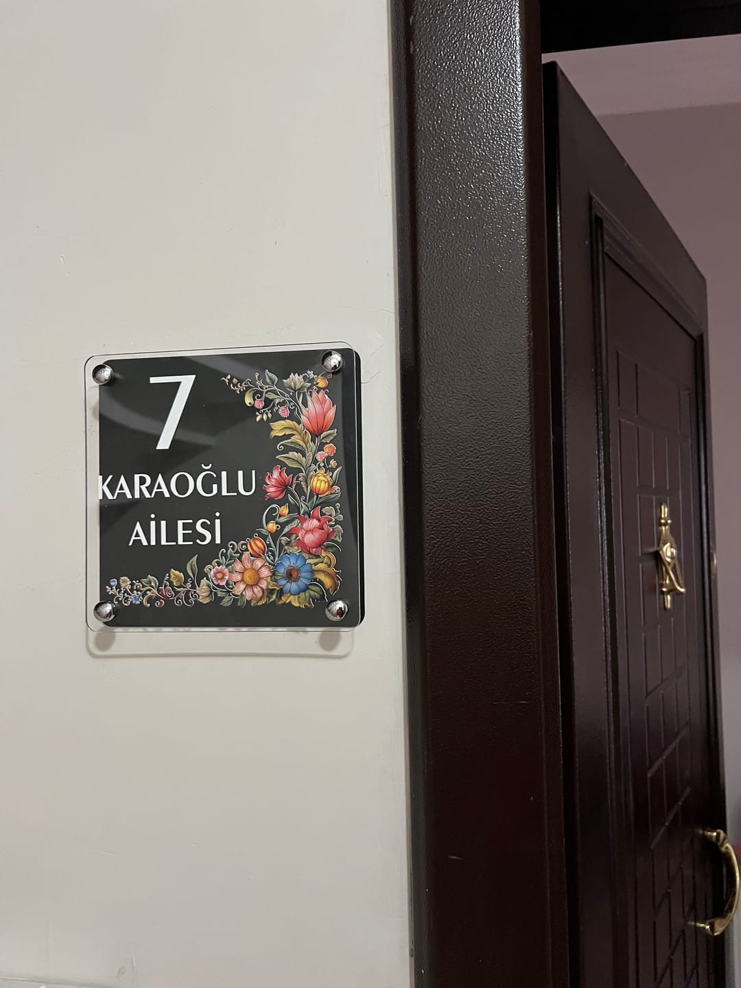 Customer photo review of Çiçek Desenli Zarif Daire Kapı Tabelası