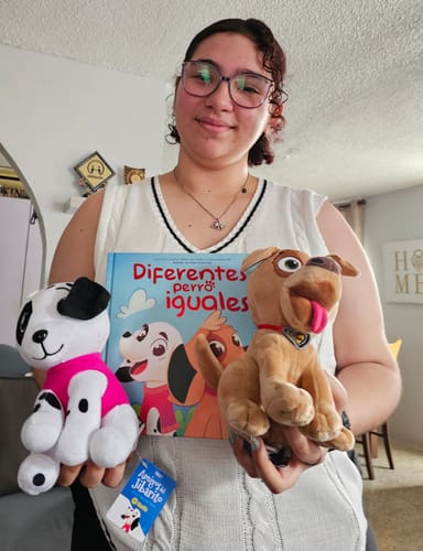Customer photo review of Diferentes Perro Iguales | Libro Bilingüe