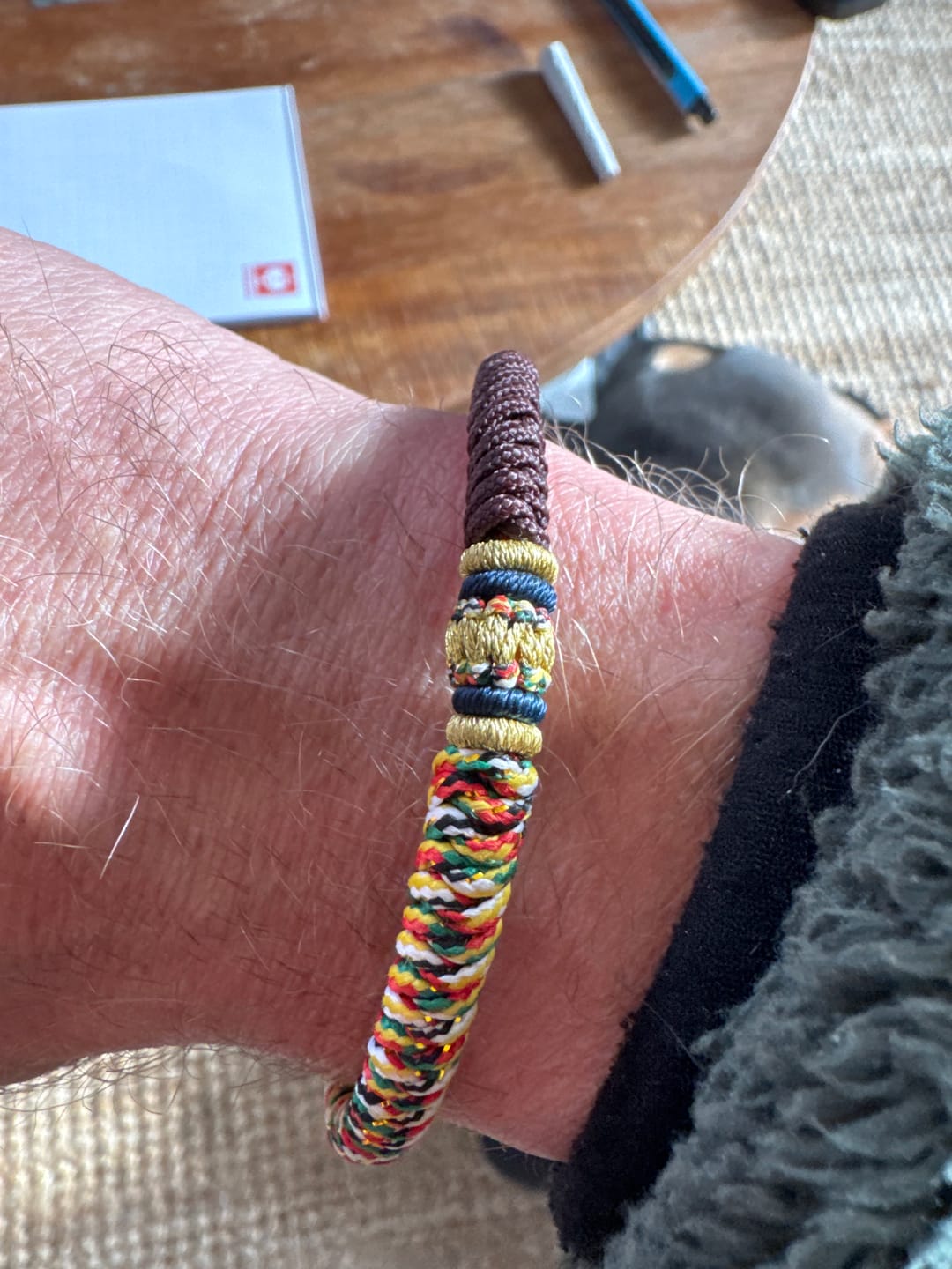 Customer photo review of Buddha Stones, tibetisches handgefertigtes mehrfarbiges Faden-King-Kong-Knoten-Stärke-Geflecht-Schnur-Armband