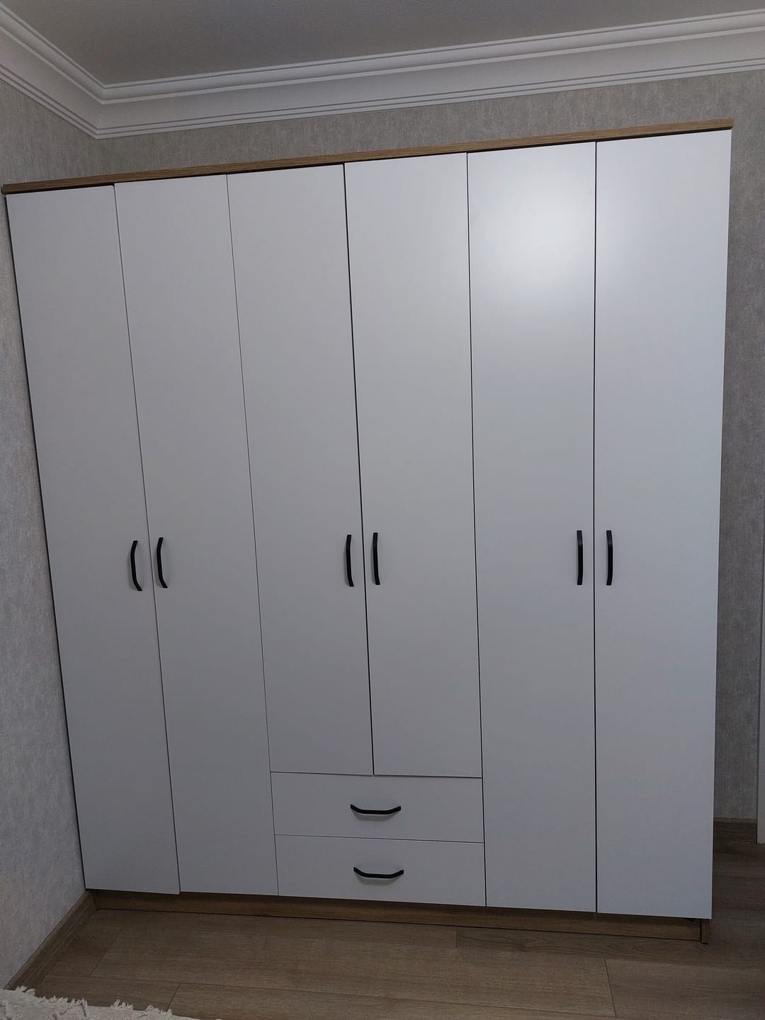 Customer photo review of Rani BA113 Geniş Gardırop Elbise Dolabı 6 Kapaklı 2 Çekmeceli 5 Raflı 3 Askılı Sepet Ceviz - Beyaz
