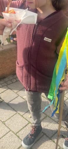 Customer photo review of Wollfleece Weste Lila Gr. 134/140