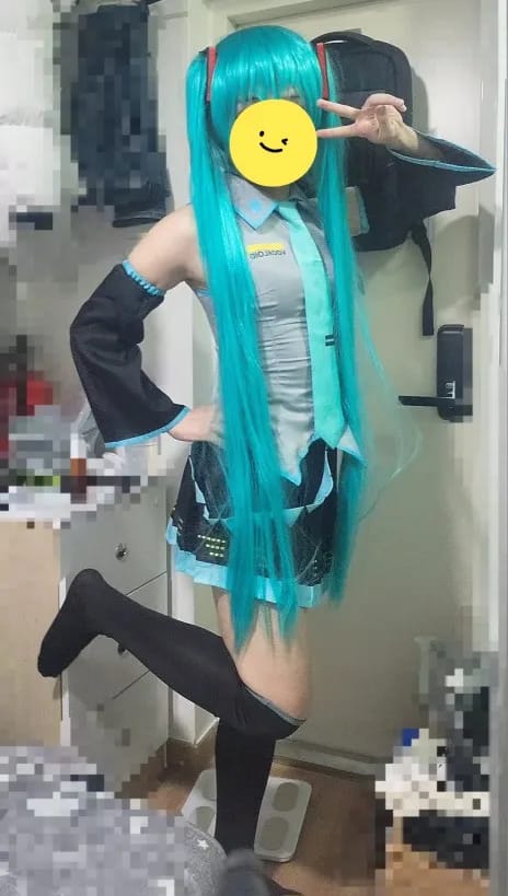 Customer photo review of 2025 IN STOCK Anime Miku MIKU Cosplay Anime Clothes Cosplay Clothes JK Skirt Miku Suit Wig Accessories Halloween