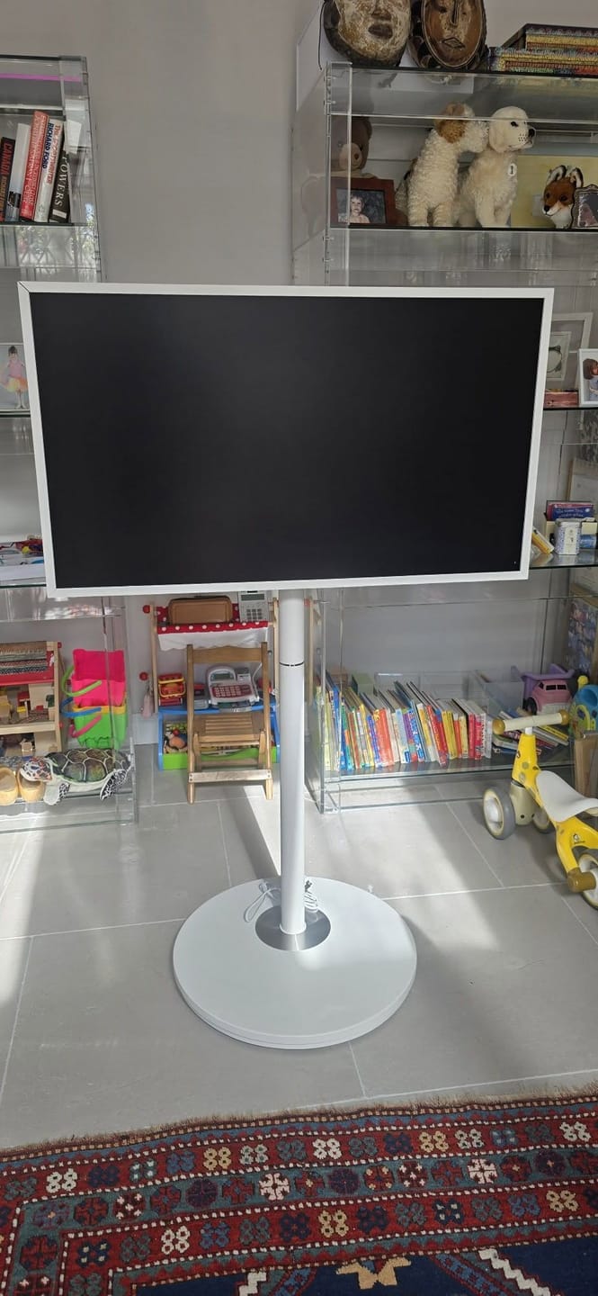 Customer photo review of Master V2 FT48 TV Stand
