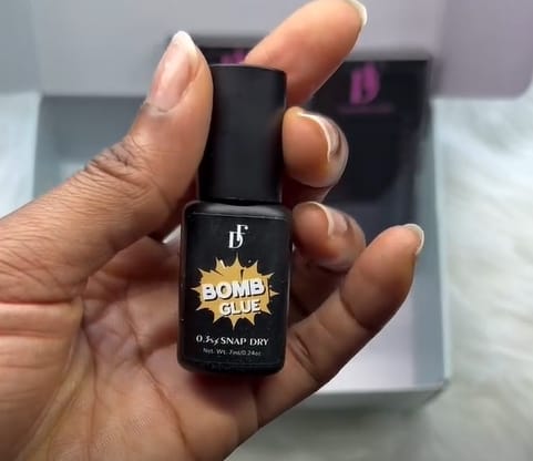 Customer photo review of Bomb Glue 0.1-0.3s Fast Drying Extremely Strong Lash Adhesive
