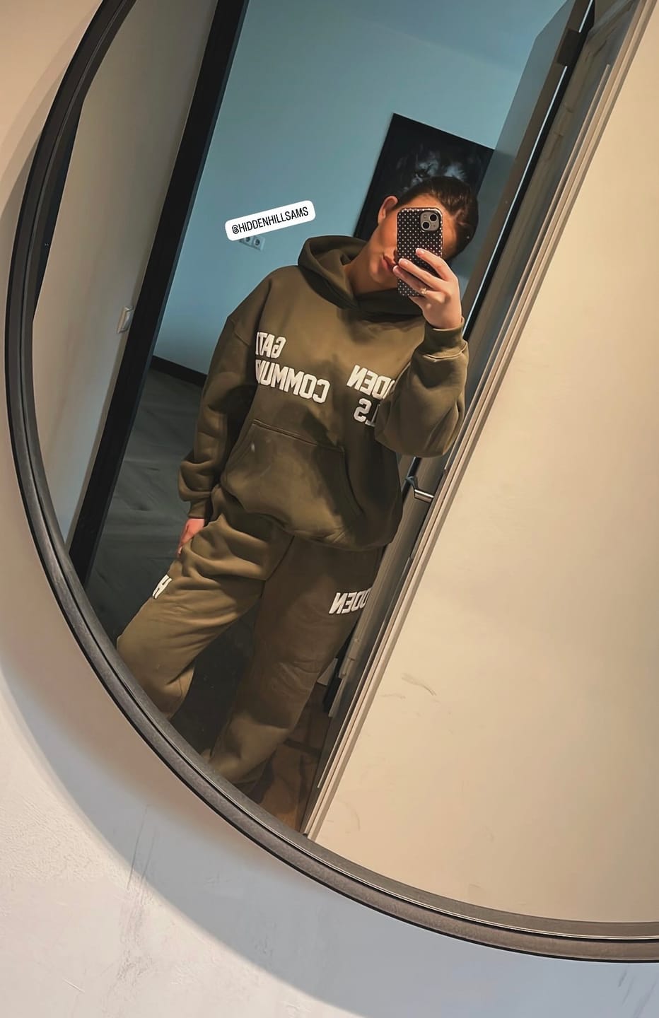 Customer photo review of GATED COMMUNITY HOODIE SAGE