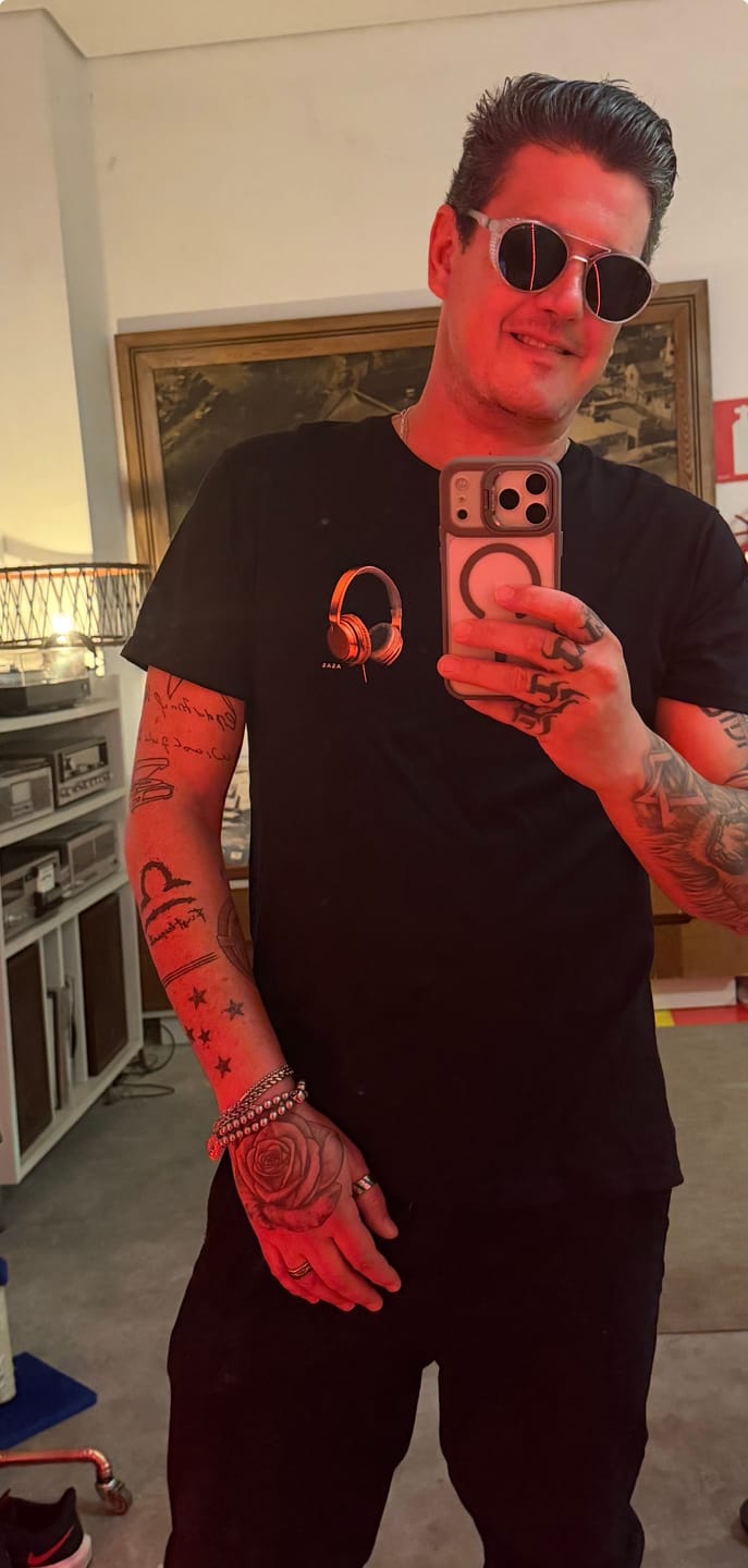 Customer photo review of Camiseta HEADFONE - PRETA - (ALGODÃO PERUANO)