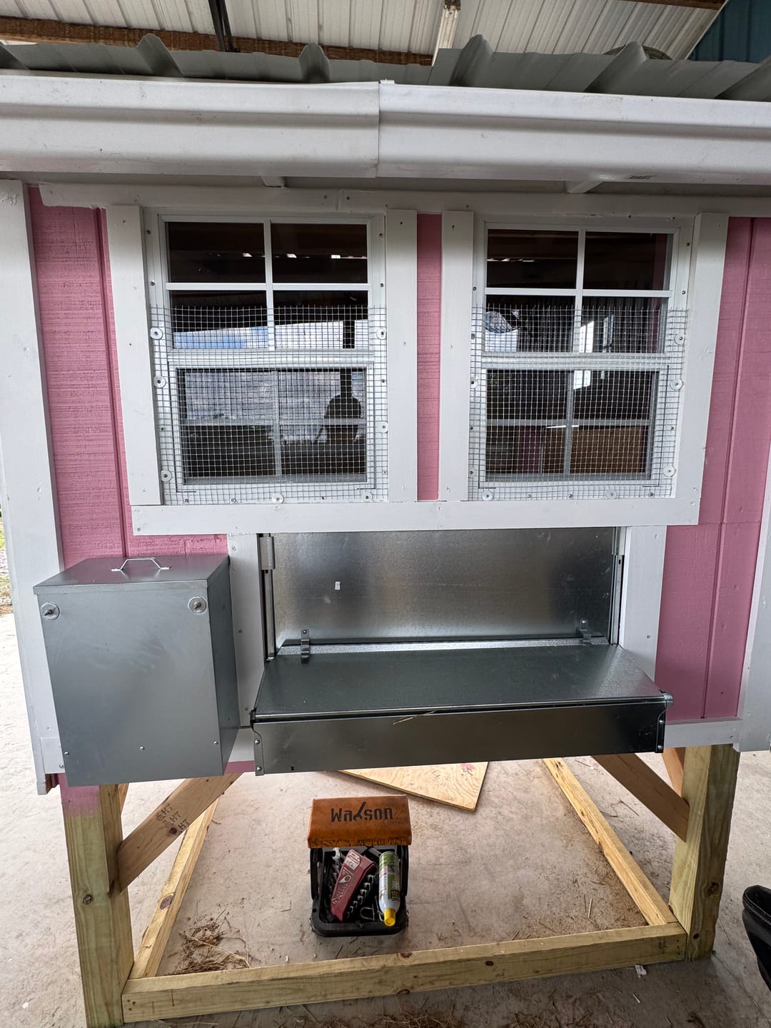 Customer photo review of Medium (34") Reversible Roll-out Nest Box (Up to 32 Hens)
