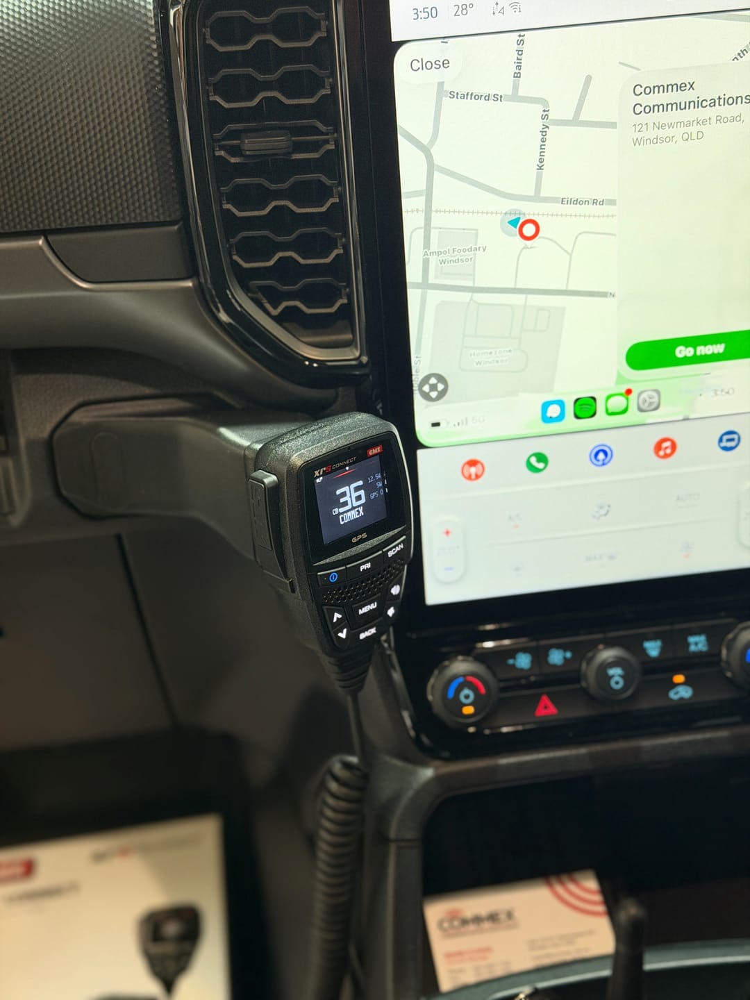 Customer photo review of Ford Ranger Super Duty UHF/Quadlock/Universal Dash Mount