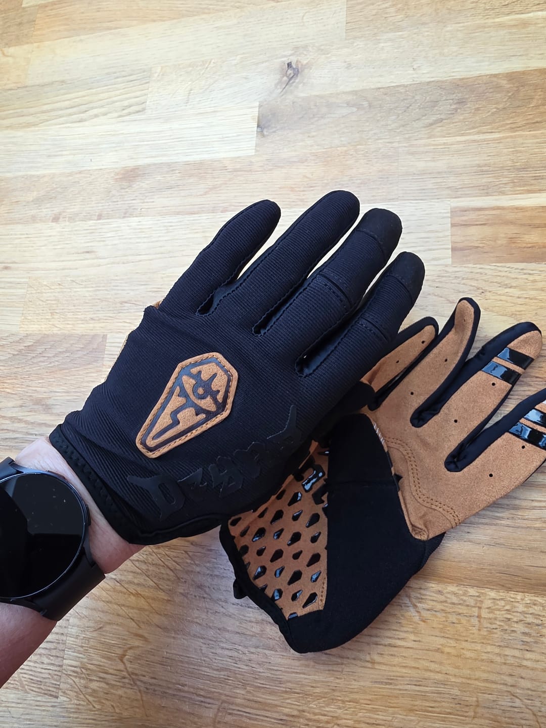 Customer photo review of Wraith | Gravity Gloves