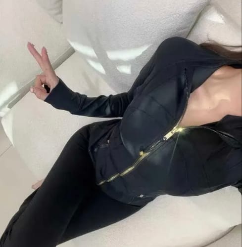 Customer photo review of Lululemon Define