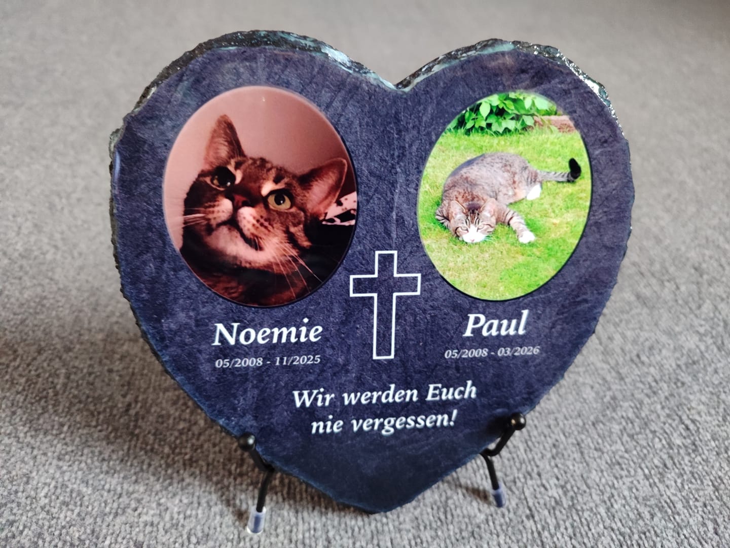 Customer photo review of Unsere Schutzengel - Personalisiertes Trauer Schieferherz für 2 Personen