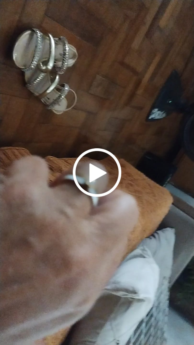 Customer video review of Anel Rainha Pedra Cristal Banhado em Ouro 18k