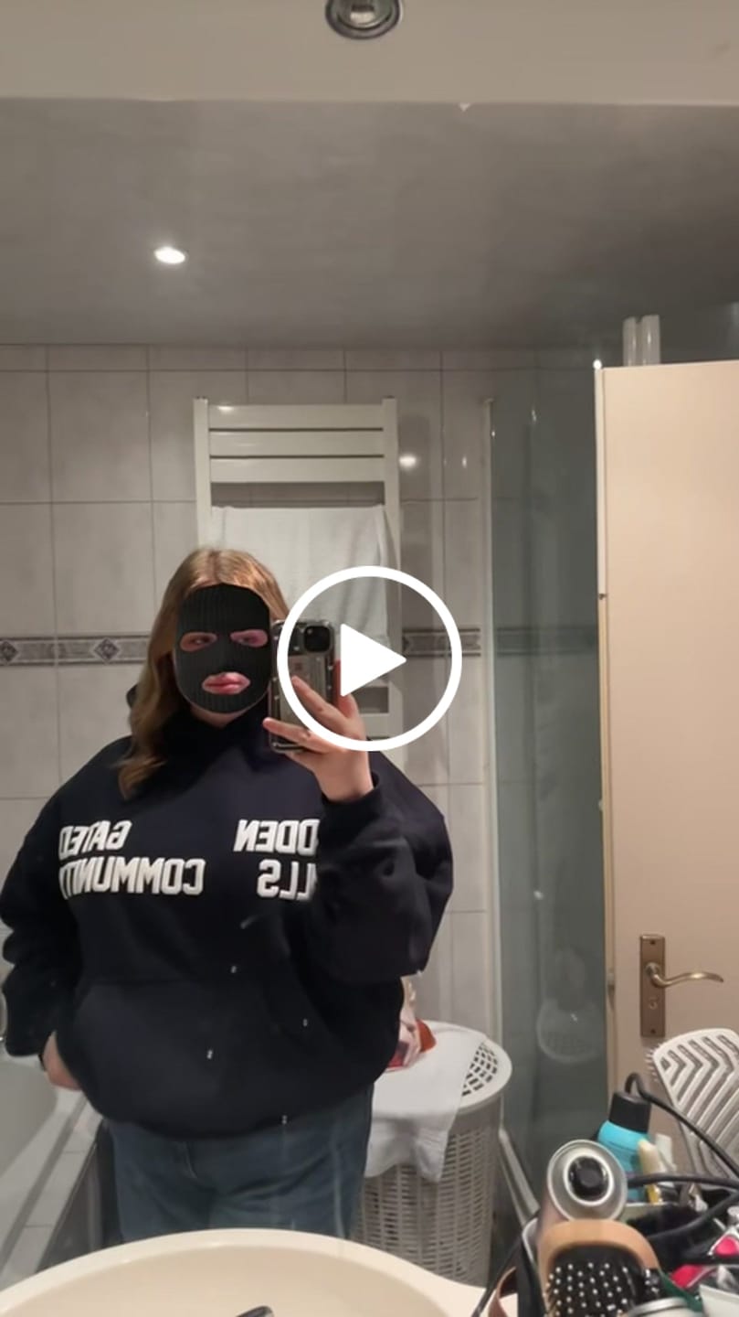Customer video review of GATED COMMUNITY HOODIE NAVY