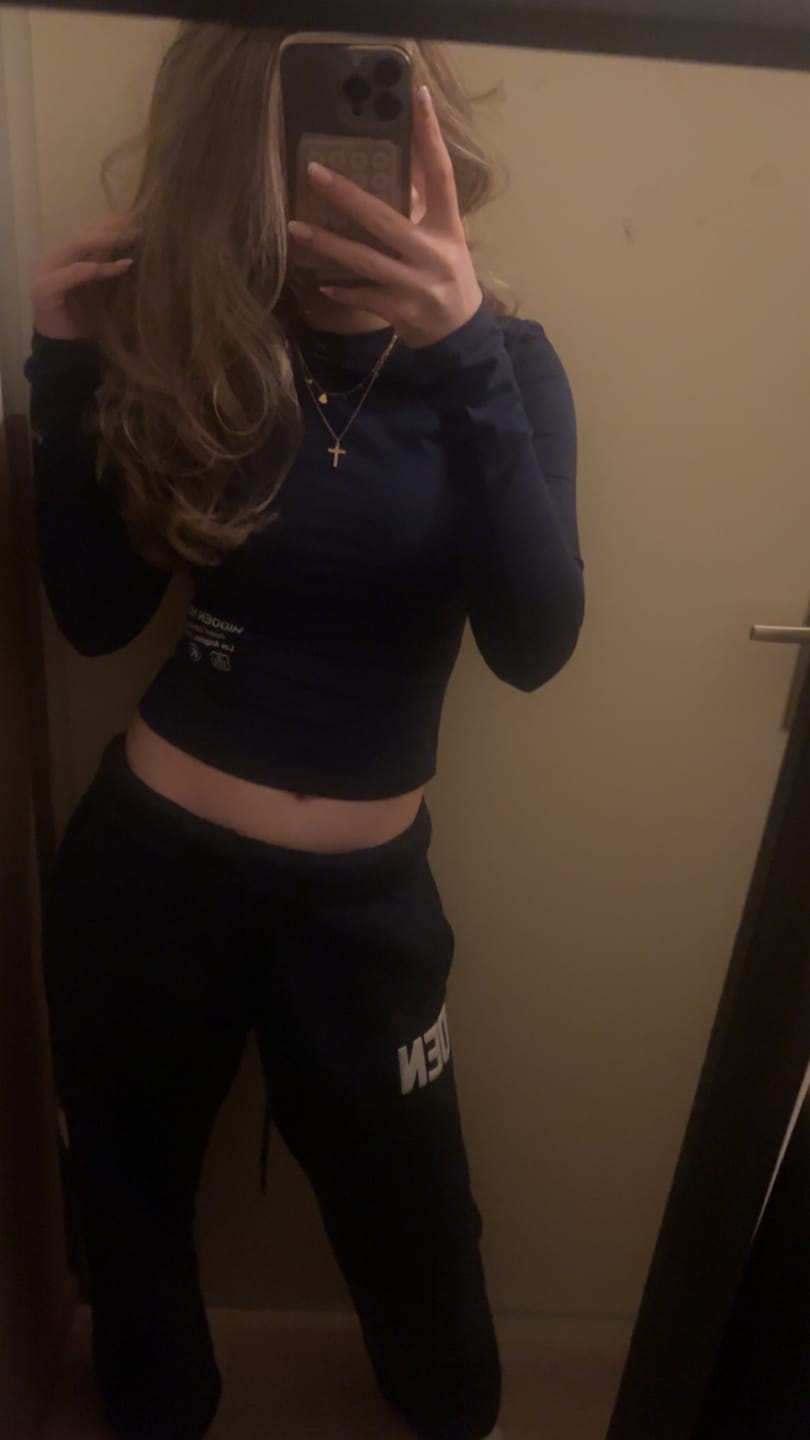 Customer photo review of GATED COMMUNITY ZIP HOODIE NAVY