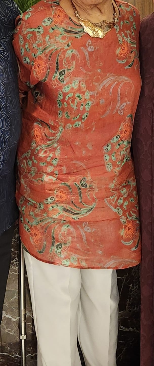 Customer photo review of Plus Size Women Summer Vintage Flower Ramie Blouse M-4XL