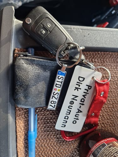 Customer photo review of Kennzeichen Schlüsselanhänger Mini Nummernschild Metall