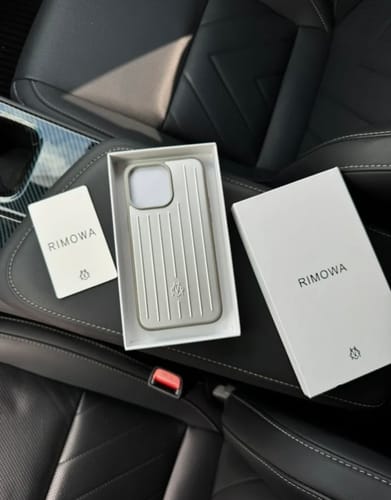 Customer photo review of Rimowa Silver Case