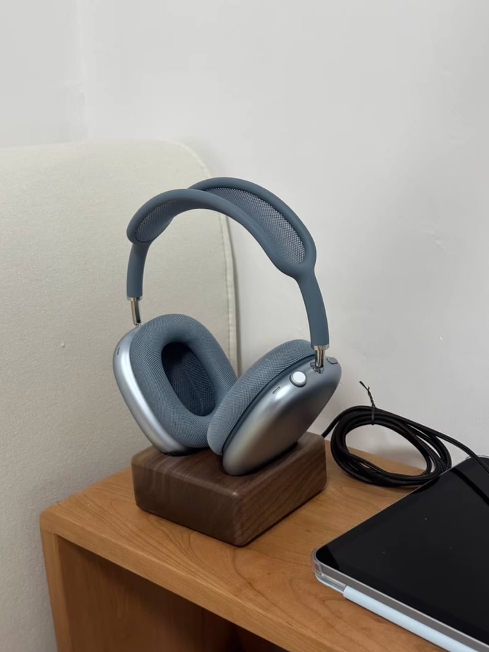 Customer photo review of AirPods Max Charging Stand Wood