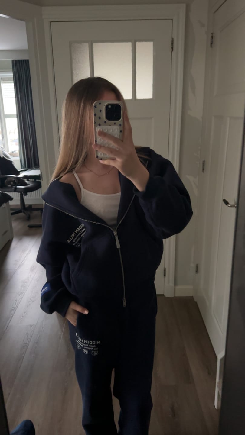 Kundenfoto-Bewertung von LABEL ZIP HOODIE NAVY