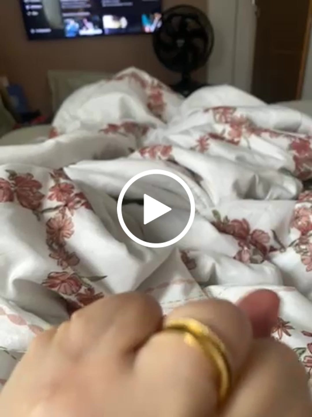 Customer video review of Aliança Anatômica Banhado em Ouro 18K