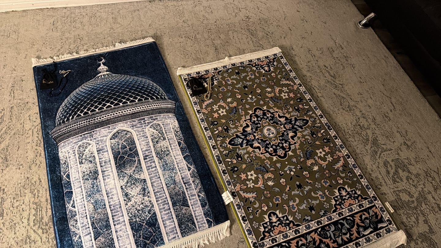 Customer photo review of Crystal Dome  Padded Prayer Mat