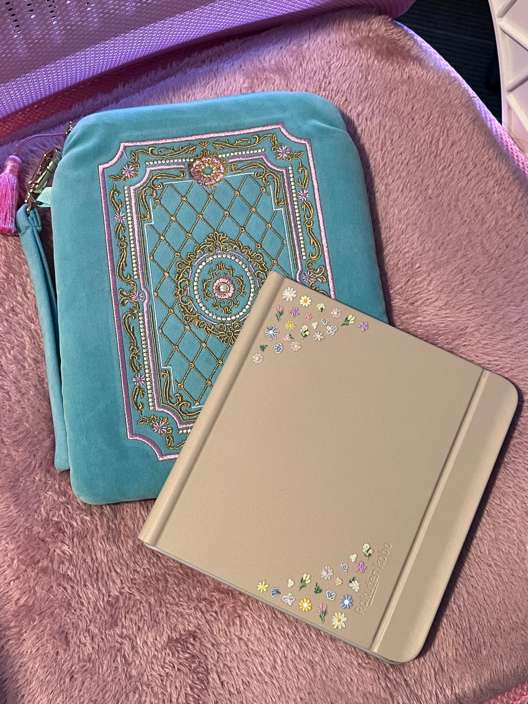 Customer photo review of Antoinette eReader Sleeve