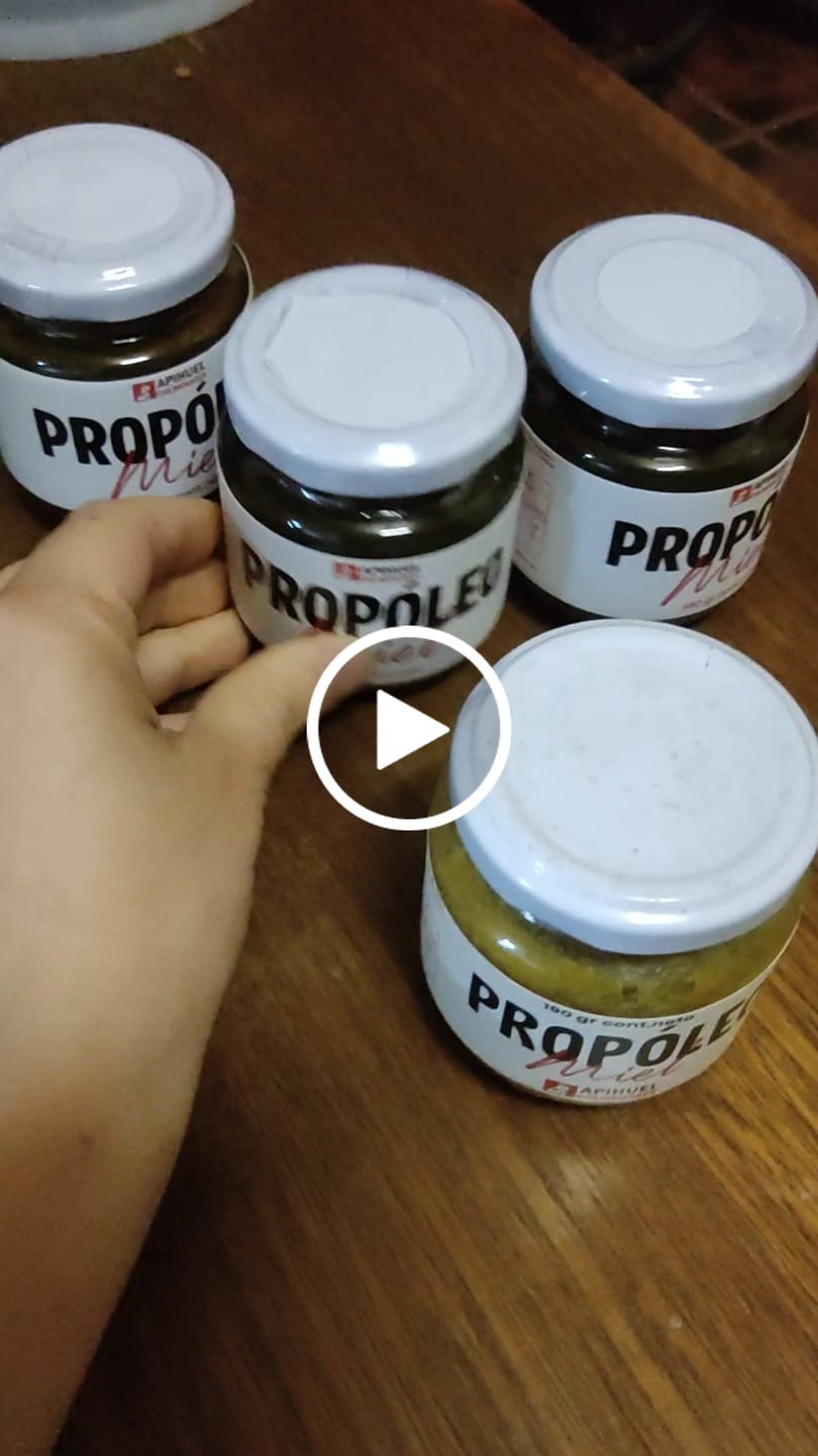 Customer video review of Propóleo Miel Cuchareable receta propia