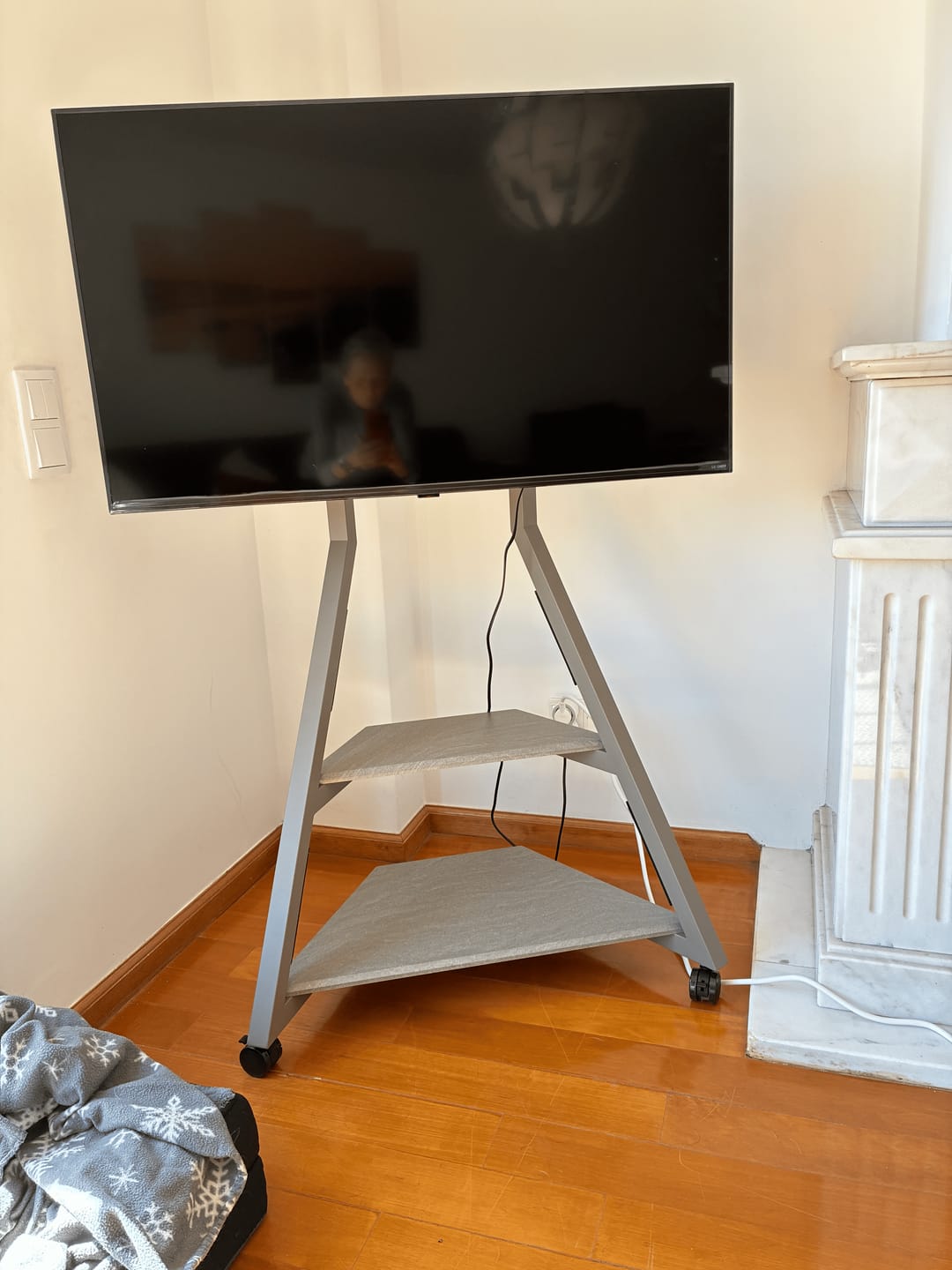 Customer photo review of Eiffel FT65 TV Stand