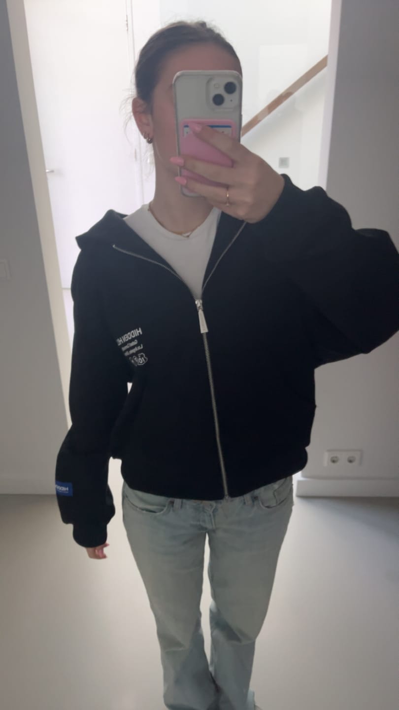 Kundenfoto-Bewertung von LABEL ZIP HOODIE BLACK