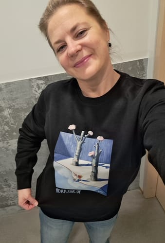 Customer photo review of Džemperis NEVER GIVE UP