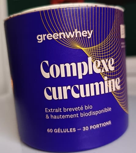 Photo d'un client : gros plan sur le pot bleu du produit Complexe Curcumine.