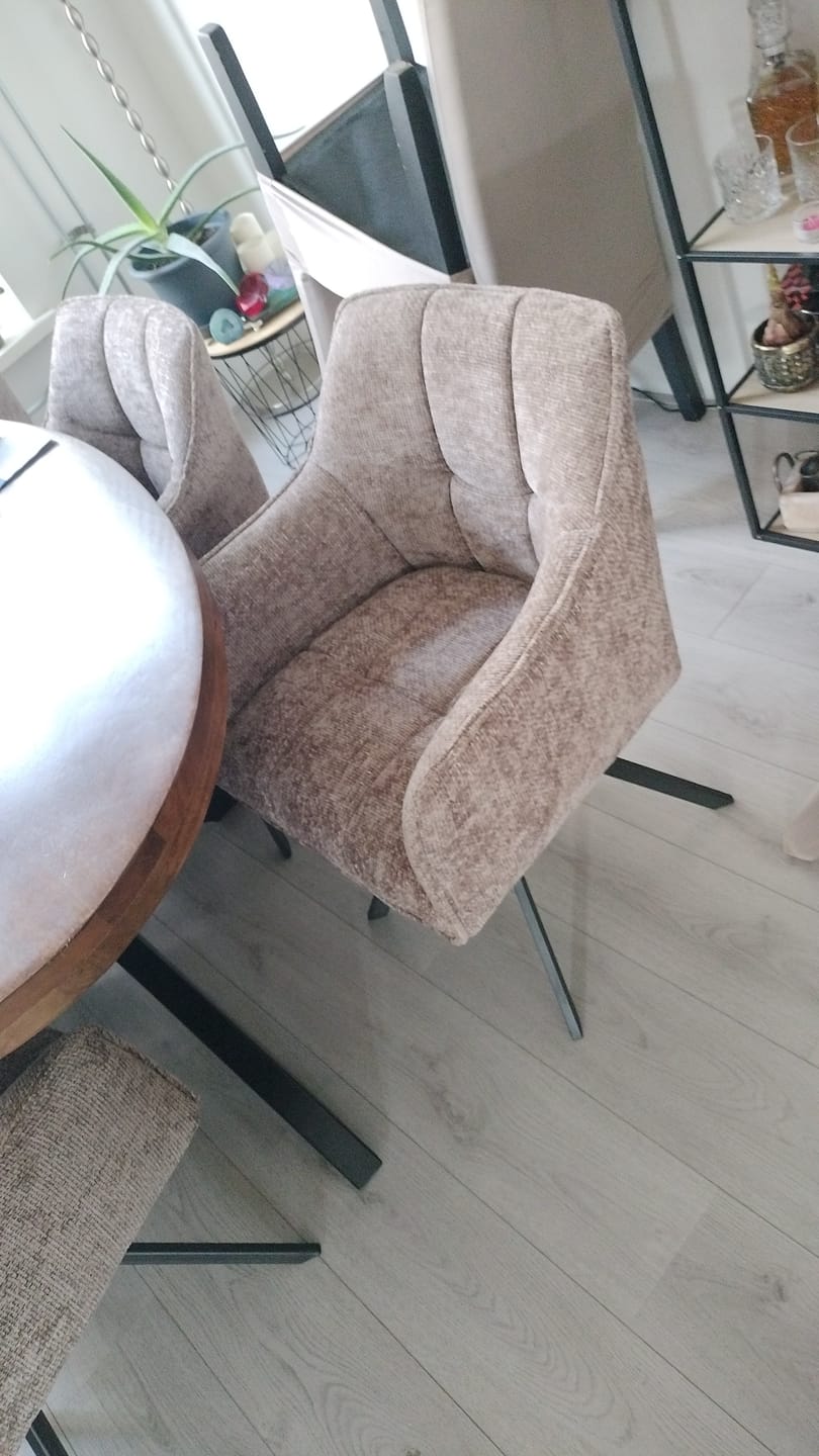 Customer photo review of Eetkamerstoel Vantage - Champagne - Renegade Stof - Draaibaar