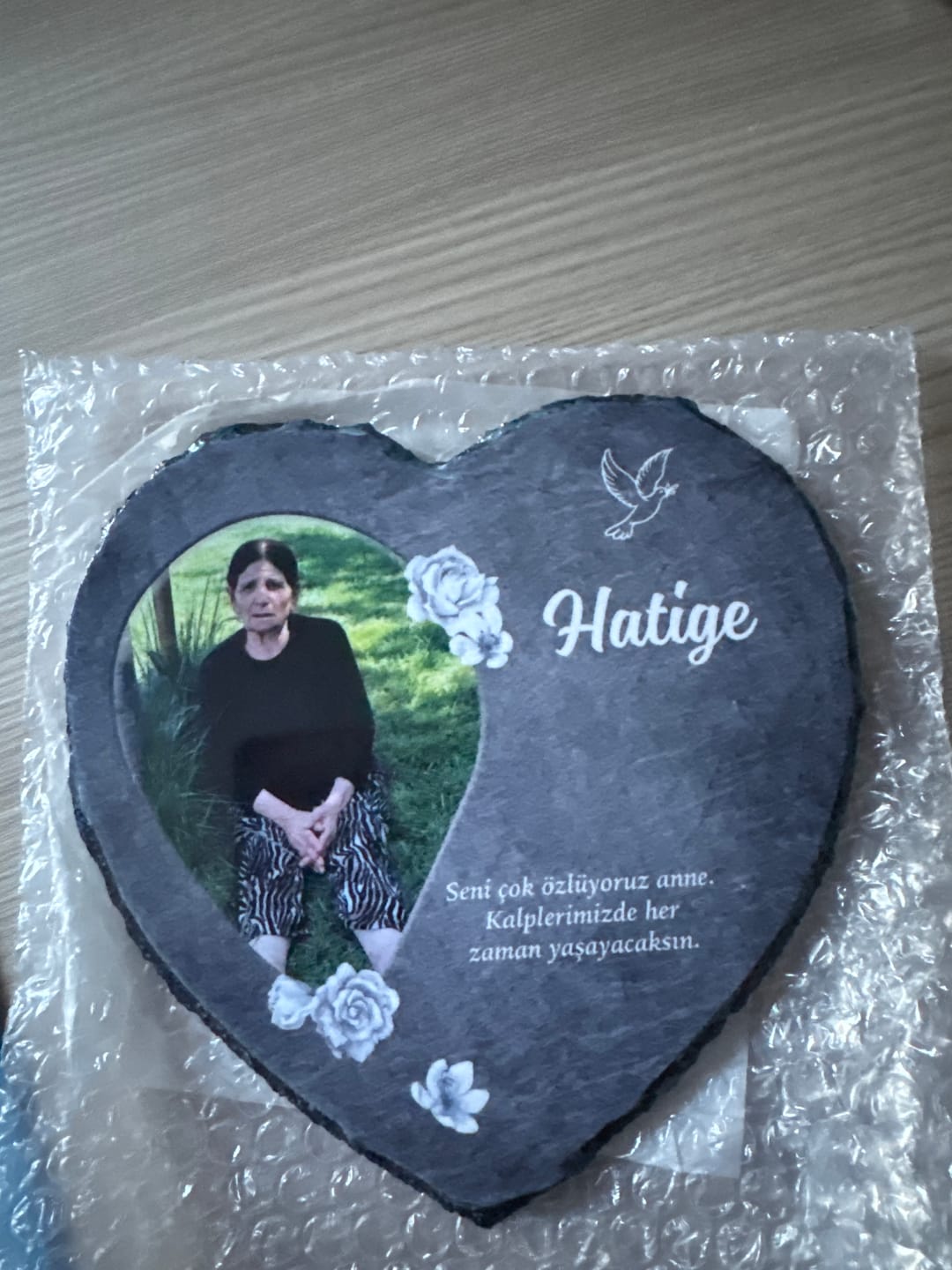 Customer photo review of Liebe hört nicht auf - Personalisiertes Schieferherz als Andenken an geliebte Verstorbene