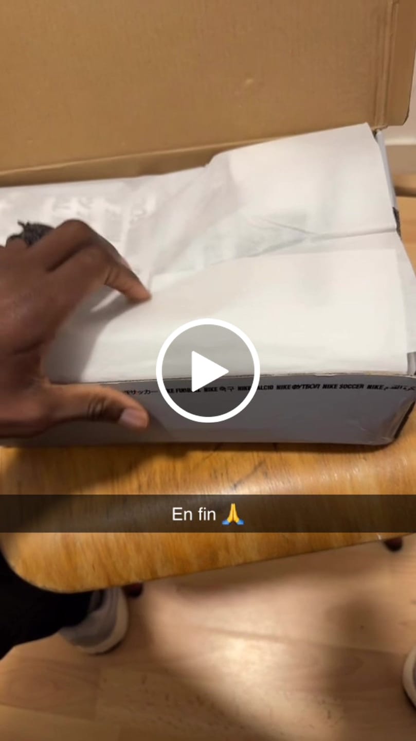 Customer video review of Phantom 6 Elite Low Cut FG Attack Pack - Bleu/Banc/Noir/Rose