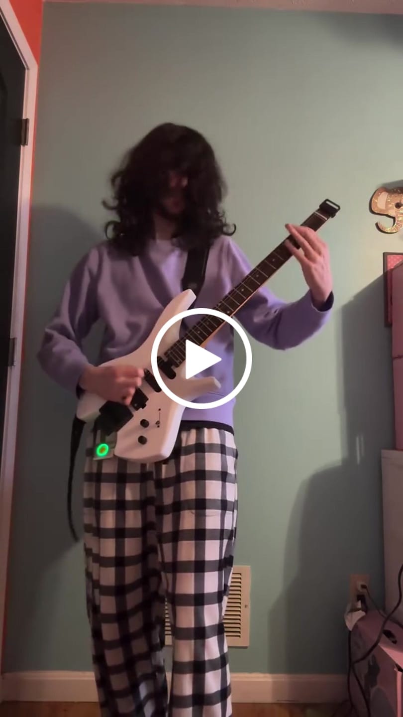 Customer video review of Donner HLX-500 Guitare Électrique Moderne Sans Tête【ancienne réf. NHL-500】