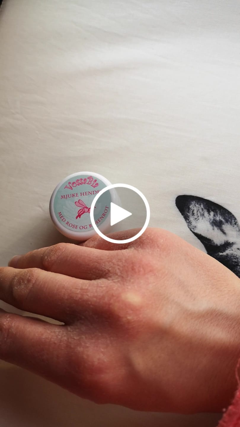 Vídeo reseña de un cliente sobre el producto "Manos suaves" con rosa y raíz de rosa.