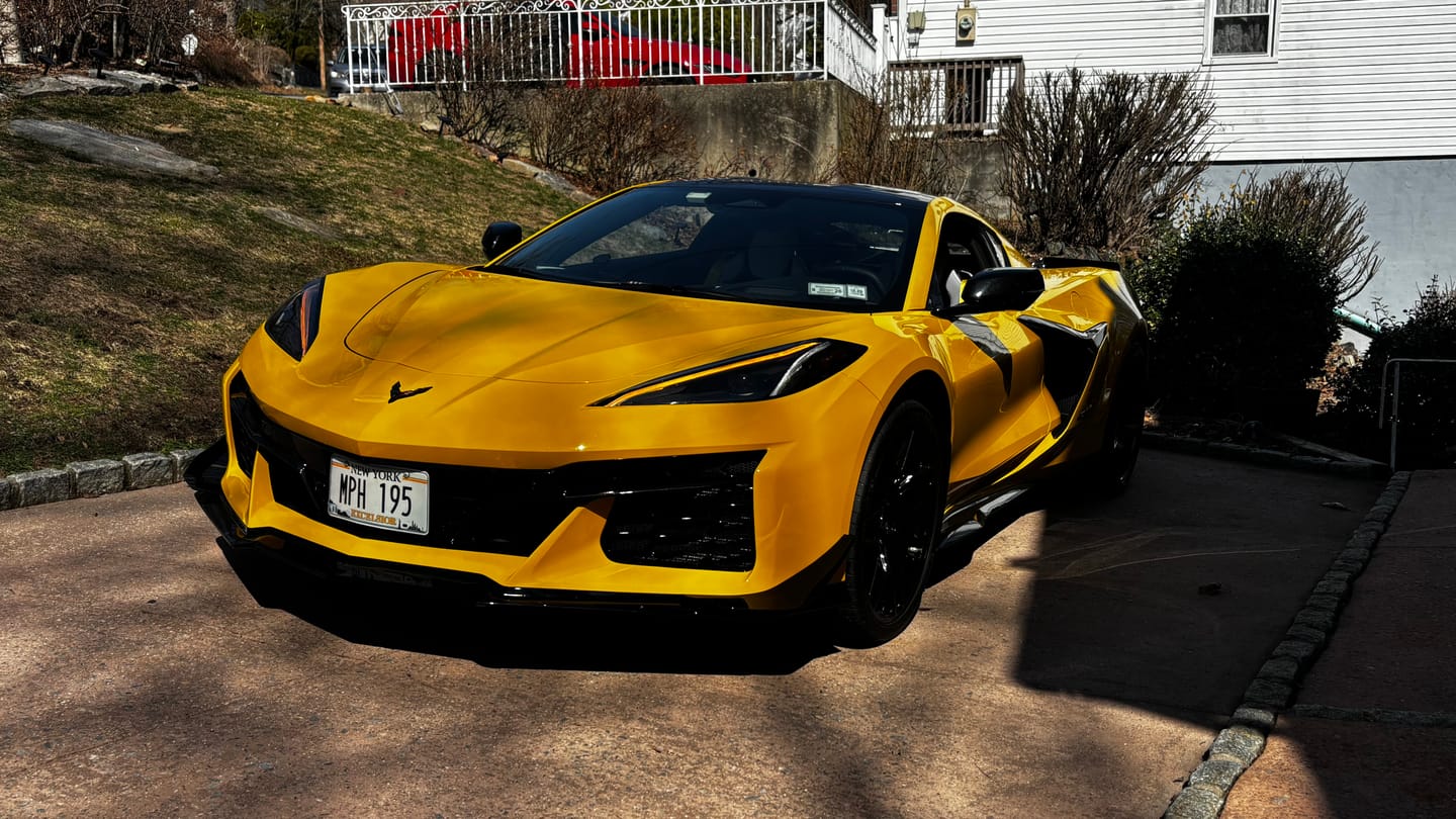 Customer photo review of Chevrolet Corvette C8 Z06 / E-Ray DRY CARBON FIBER Front Side Canards