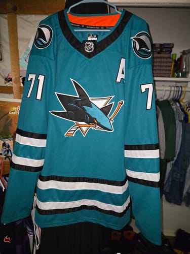 Customer photo review of Men's San Jose Sharks Macklin Celebrini #71 Green Player Game Jersey1