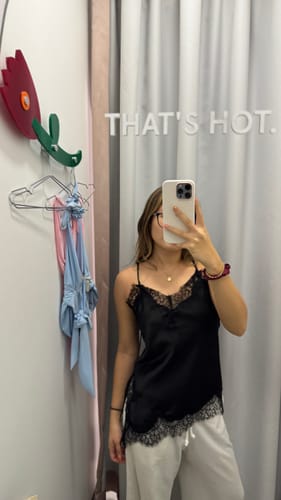 Customer photo review of CECIL TOP