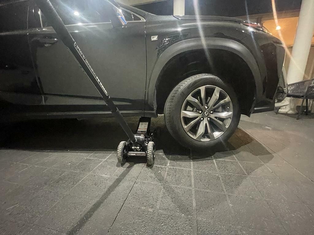 Customer photo review of 3 TONNE RUGGED FLOOR JACK - HI LIFT HYDRAULIC TROLLEY JACK - BLACK