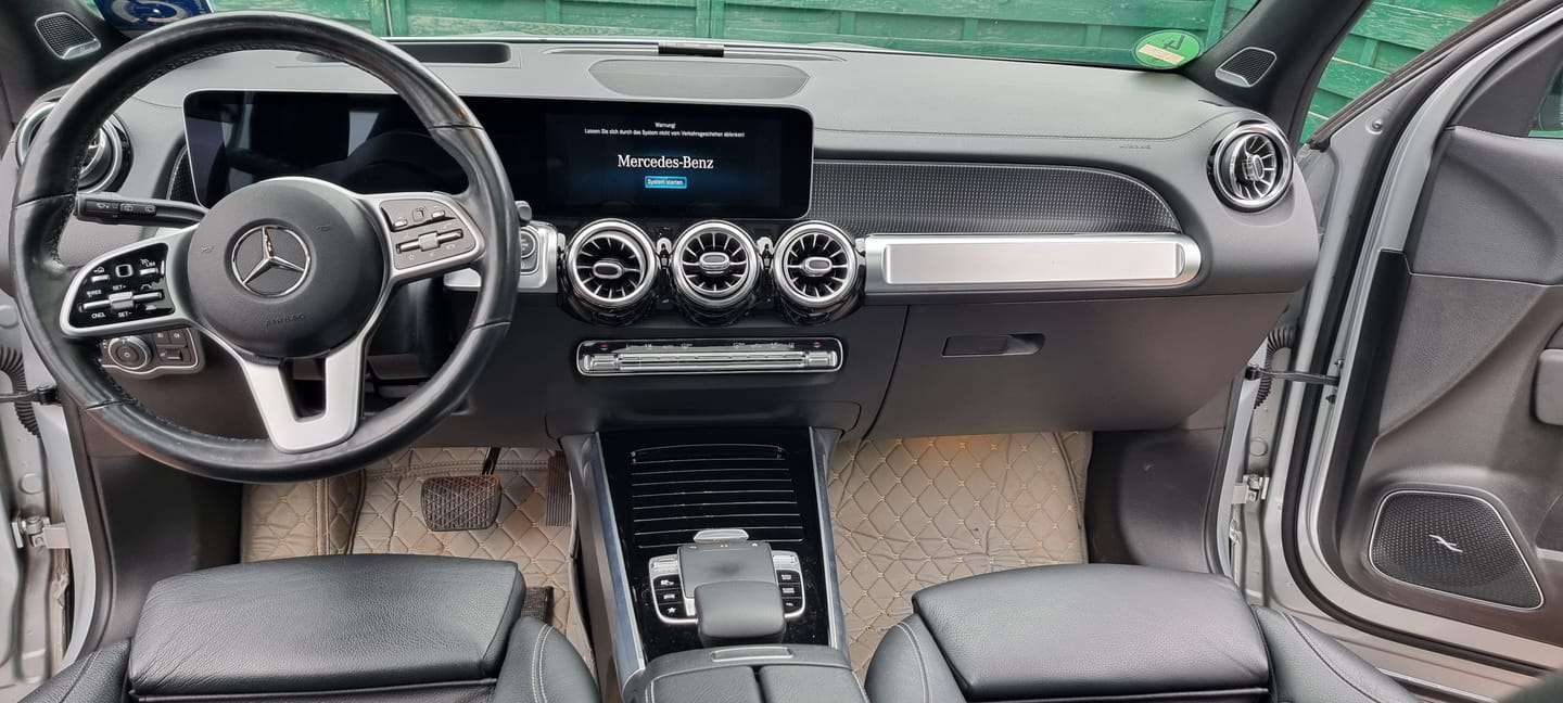 Customer photo review of Maßangefertigte Autofußmatten