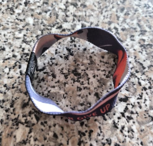 Customer photo review of Never Give Up - Elastisches Armband
