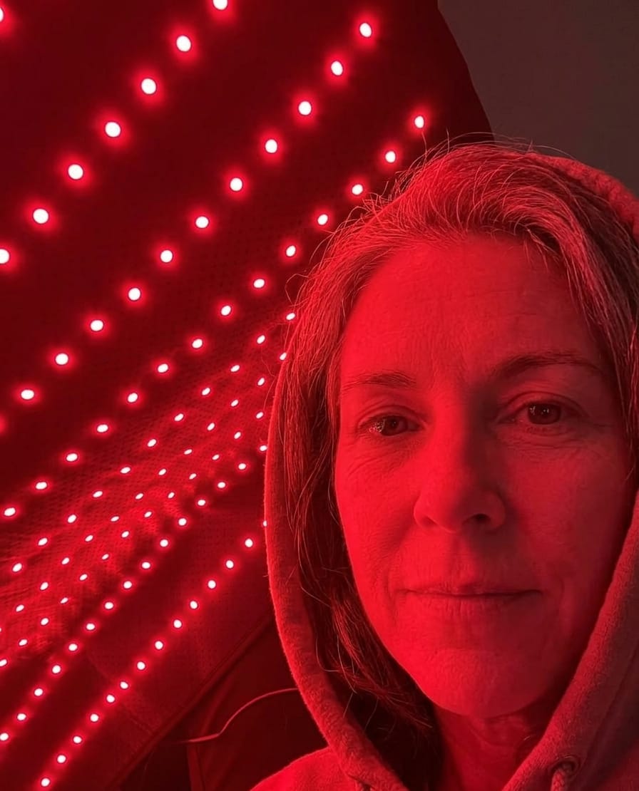 Customer photo review of LUMYHEALTH™ Red Light Therapy Mat with a Cozy Headrest