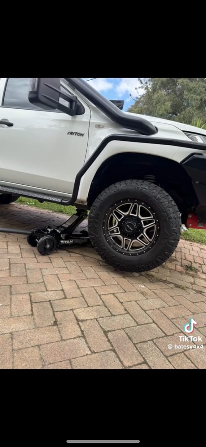 Customer photo review of 3 TONNE RUGGED FLOOR JACK - HI LIFT HYDRAULIC TROLLEY JACK - BLACK