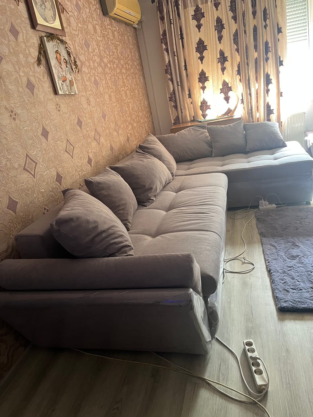 Customer photo review of Colțar extensibil dumonde cu ladă de depozitare si sezut confortabil din spuma HR, Loana XL Enjoy Gri II 335x185 cm