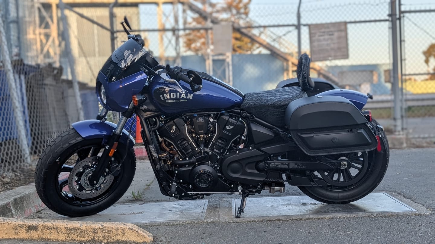 Customer photo review of 28L - Pantheon Quick-Mount Medium 2025+ Indian Scout Bobber Motorcycle Saddlebags