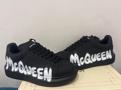 Recensione con foto di un cliente su Alexander Mcqueen Graffiti Nera