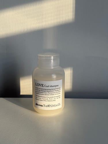 Avis photo d'un client sur LOVE CURL Shampoo